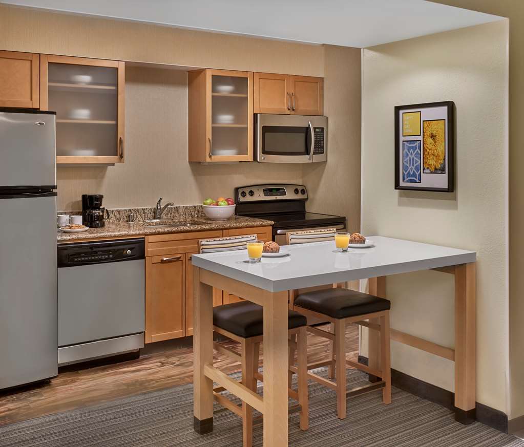 Sonesta Simply Suites Cleveland Airport Middleburg Heights Bilik gambar